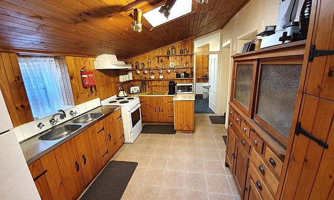 Burra House | Inviting Miss Mabel Cottage - Guest Rated 8.7/10