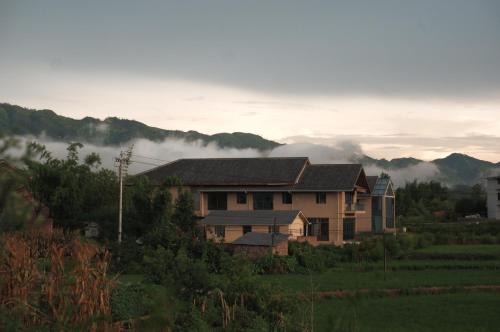 Tongliang County Hotel | Miss or Dismiss