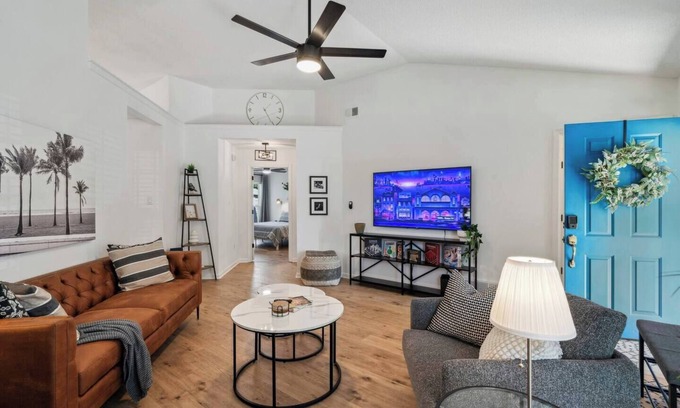 Southaven House | Miss Zen - Garden Bungalow/Fenced Yard - King Beds - 5 min to Landers Center