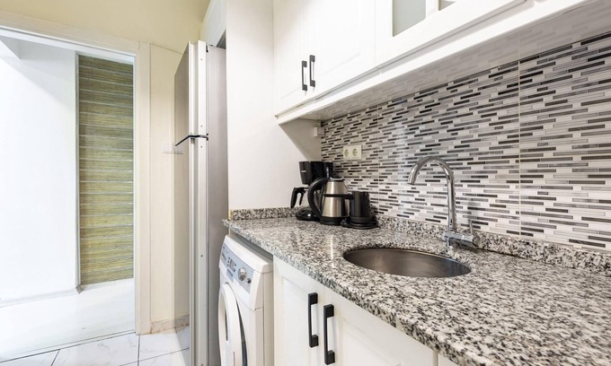 Osmanbey Apartment | Stylish Missafir Flat in Central Nisantasi with Great Amenities