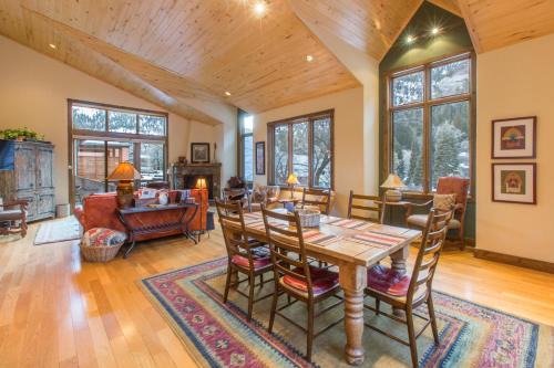 Ouray House | Top-Rated Mission Rock 1: Family-Friendly Getaway
