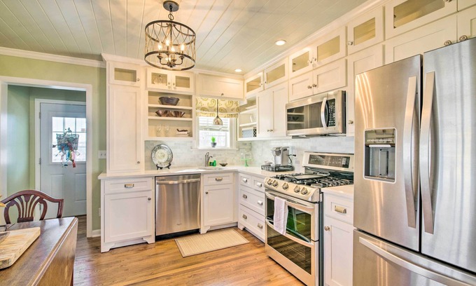 Columbus Cottage | Cozy Mississippi Cottage: Spa & Breakfast Near Columbus Lake