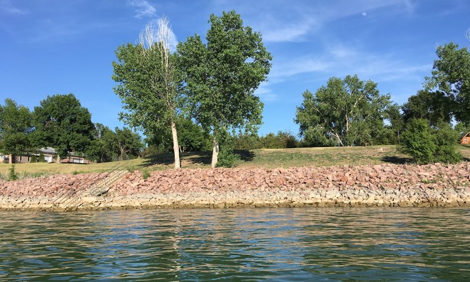 Chamberlain House | Discover Missouri River Rentals at American Creek Campground