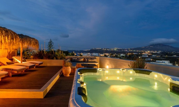 Akrotiri Bed & Breakfast | Oceanfront Bliss at Misteli Suites - Guest Rated 9.7/10