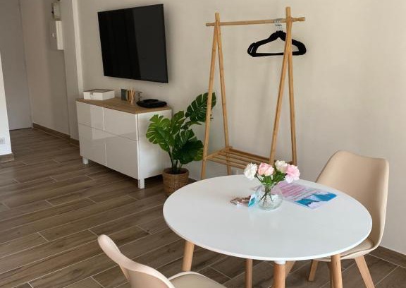 Cassis Apartment | Guest Rated 9.4: Mistral Gagnant with Private Parking