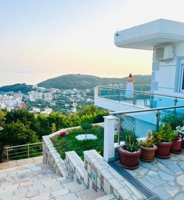 Himare Hotel | Inviting Mistral Inn: Family-Friendly Retreat with Top Ratings