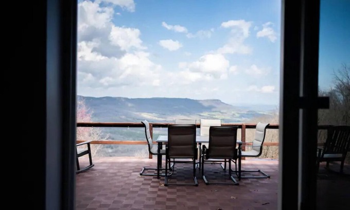 Jasper Cabin | Scenic Misty Bluff Cabin with Breathtaking Room Views