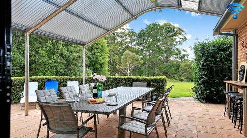 Robertson House | Experience Misty Creek of Robertson: Family-Friendly Getaway