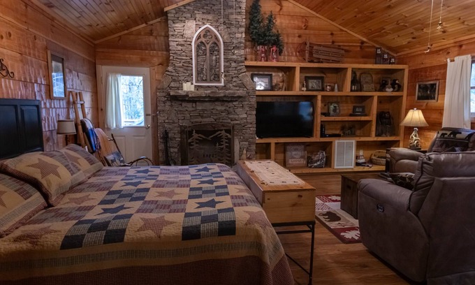 Townsend Cabin | Perfect Getaway: Misty Morning Cabin in Townsend, TN