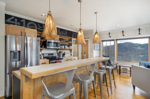 Skyland House | Misty Mountain Hideaway: Hot Tub & Scenic Views Await