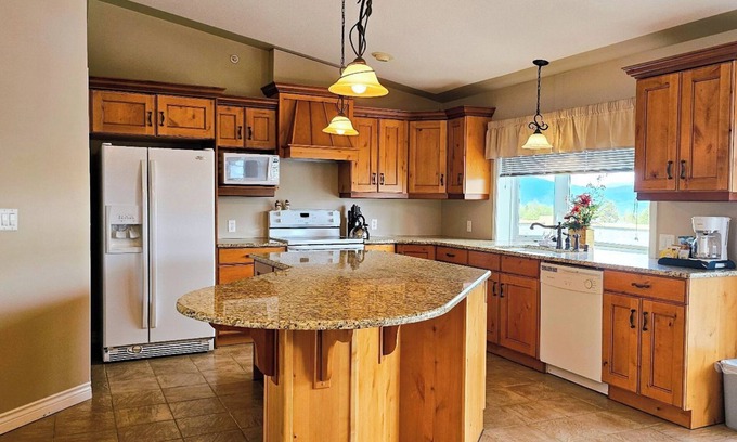 Grande Cache Hotel | Inviting Misty Mountain Inn and Suites with Breakfast & More