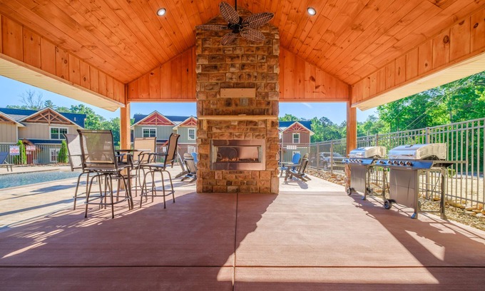 Gatlinburg - Pigeon Forge Ski Chalet | Pet-Friendly Misty Mountainside Chalet with Pool & Spa