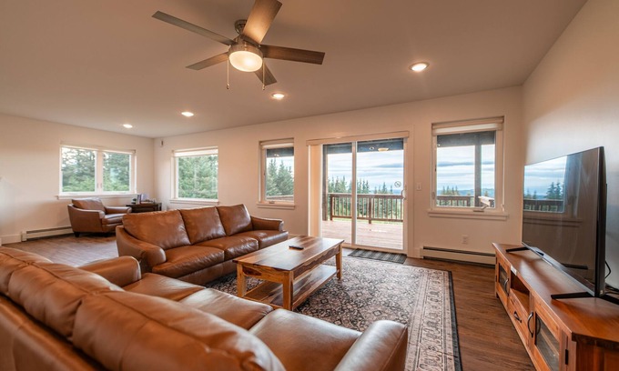 Diamond Ridge House | Inviting Misty Ridge: Modern Home with Mountain Views