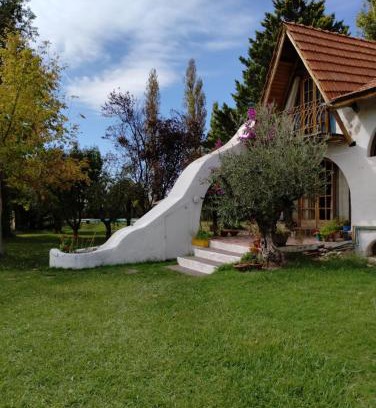 Maipu House | Discover Mita's House: 4-Star Retreat with Pool & Breakfast