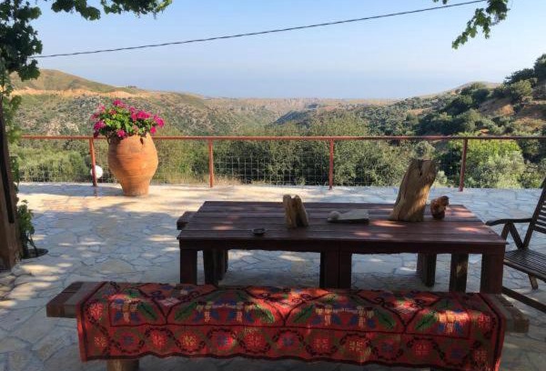 Rethymno House | Inviting Mitato Charkia View: Rated 9/10 & Pet-Friendly