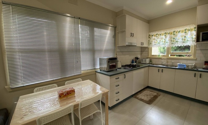 Mitcham House | Modern 2-Bedroom Unit Near Mitcham Train Station