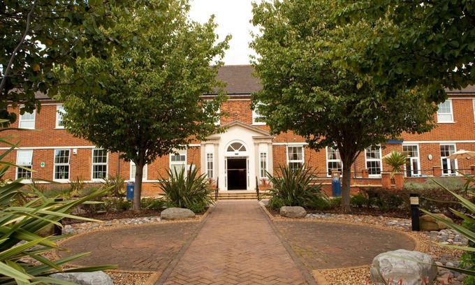 Cranfield Hotel | Discover Mitchell Hall: Family-Friendly with Dining & More