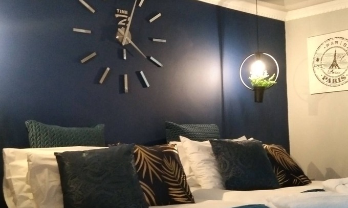 Goodwood Bed & Breakfast | Family-Friendly Mitchells Guesthouse with Pool & Restaurant