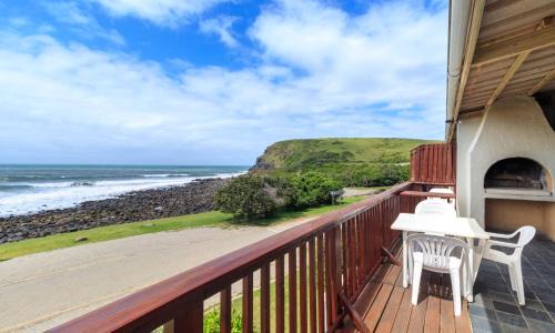 Kentani Apartment | Scenic Mitford Views: Oceanfront Getaway with Dining Options