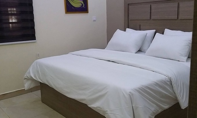 Surulere Hotel | Discover Comfort at MITOS LUXURY SUITES - BODE THOMAS