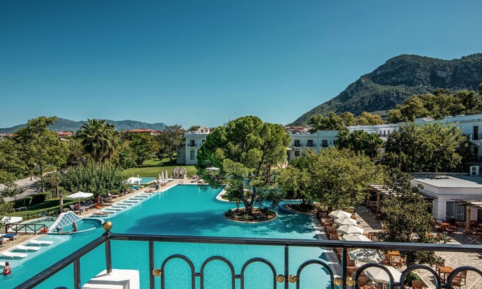 Kamena Vourla Hotel | Relax at Mitsis Galini: Family-Friendly Ocean View Retreat