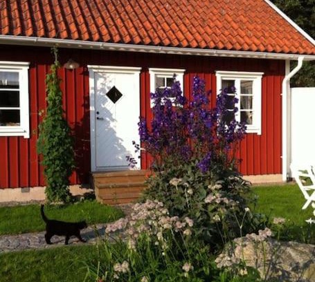 Skalhamn House | Experience the Beauty of Bohuslän with Family-Friendly Stay