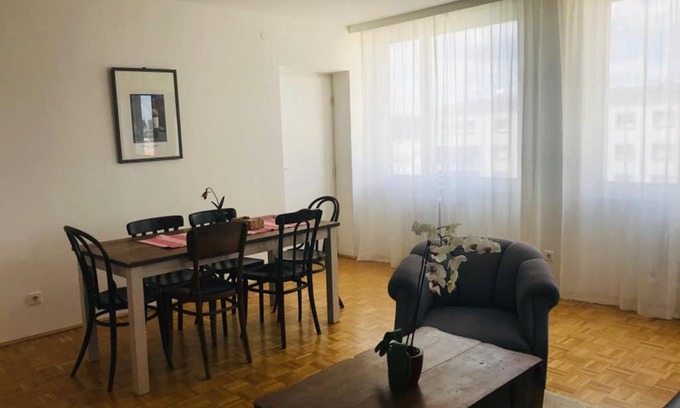 Altlerchenfeld Apartment | Central Vienna Retreat: Child-Friendly & Highly Rated Stay
