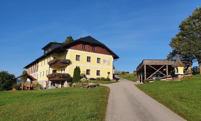 Waidhofen An Der Ybbs Apartment | Family-Friendly Retreat at Mitterhirschberg, Rated 9/10