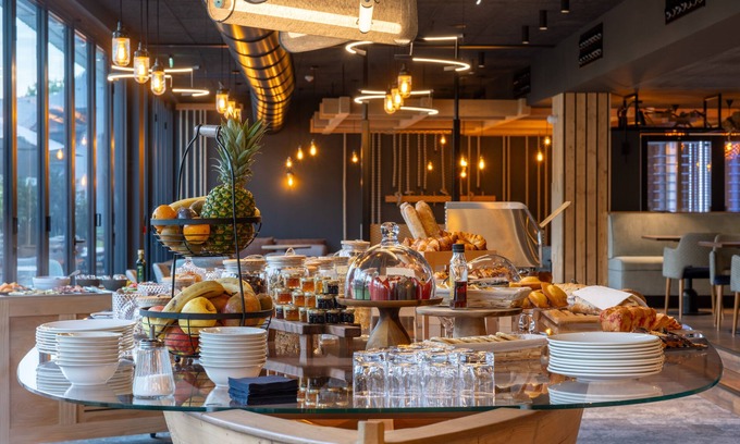 Voglans Hotel | Discover Miura: Guest Rated 9.8 with Pool and Spa
