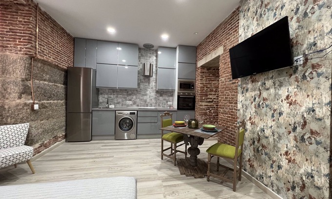 Barrio de La Latina Apartment | Discover Miyas Madrid #3: Family-Friendly with Spa & Breakfast