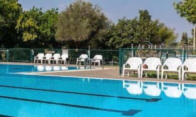 Mizra Apartment | Relax at Mizra Guest House with Pool and Ocean Views