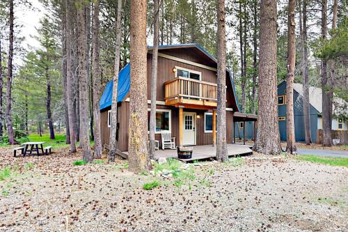 Tahoe Paradise House | Inviting Miztec Manor: Family-Friendly Getaway Awaits