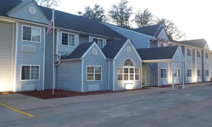 Marienville Hotel | Pet-Friendly MJ Inn and Suites in Mareinville - Rated 8.4/10