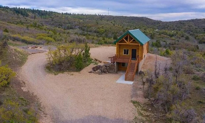 Alton Cabin | Pet-Friendly MJ's Cabin Near Zion and Bryce Canyon