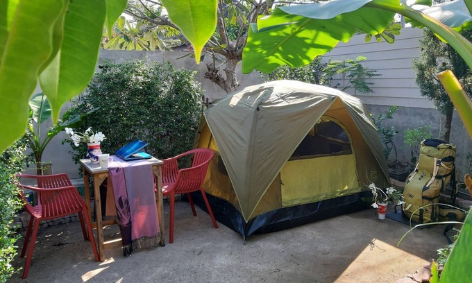Mae Jo RV Rental | Cozy Mj Tent for 1 or 2 with Breakfast & Kitchen Access