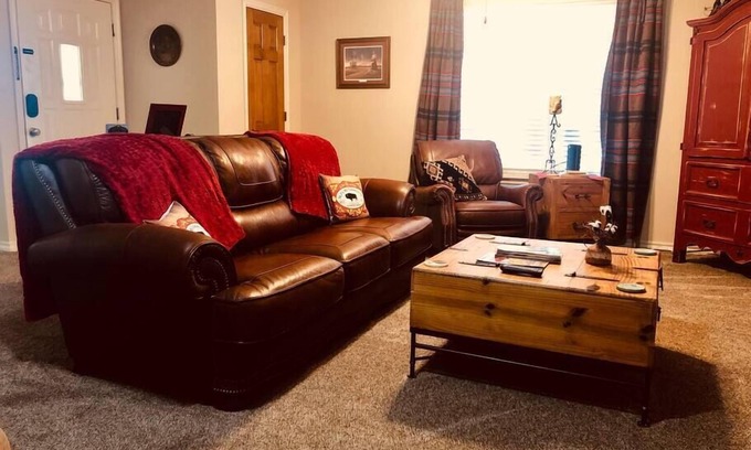 Pawhuska Apartment | Guest Rated 10/10: MJ’s BUNKHOUSE Near PW Mercantile