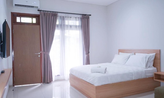Tendean House | Affordable Mk House Tendean: Family-Friendly Comfort Awaits