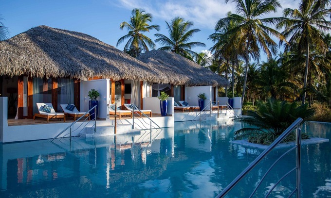 Acarau Hotel | Experience MKNI Hotel - Ikaika Makani with Ocean Views