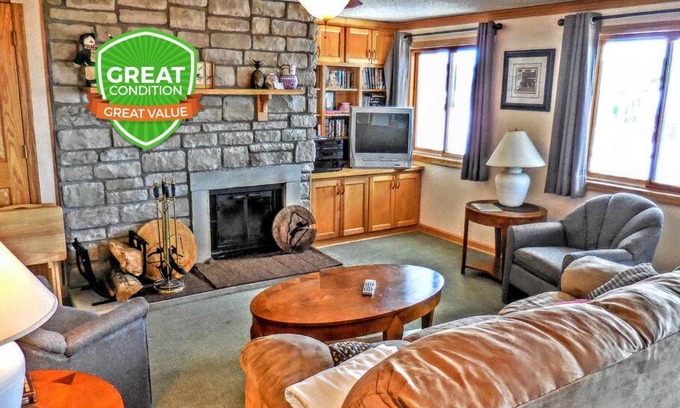 Snowshoe Apartment | ML246 Condo with Mountain & Lake Views, Cozy Fireplace