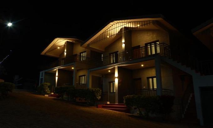 Yercaud Hotel | Budget-Friendly MM Resorts with Family Amenities & Dining