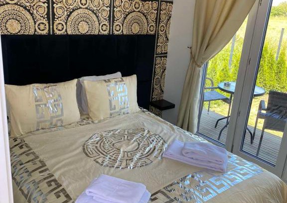 Sendvario seniunija Bed & Breakfast | Top-Rated MMA Apartment: Pet Friendly with Free Breakfast