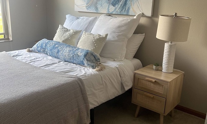 Ramsey Apartment | Modern MN Apartment with Pool & Spa, Ideal for Nurses
