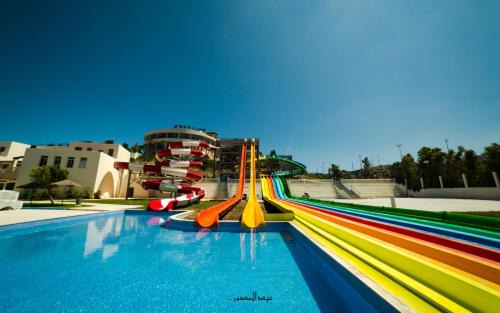 Mnar Apartment | Experience Mnar Park Aqua Park: Family-Friendly Oceanfront Fun