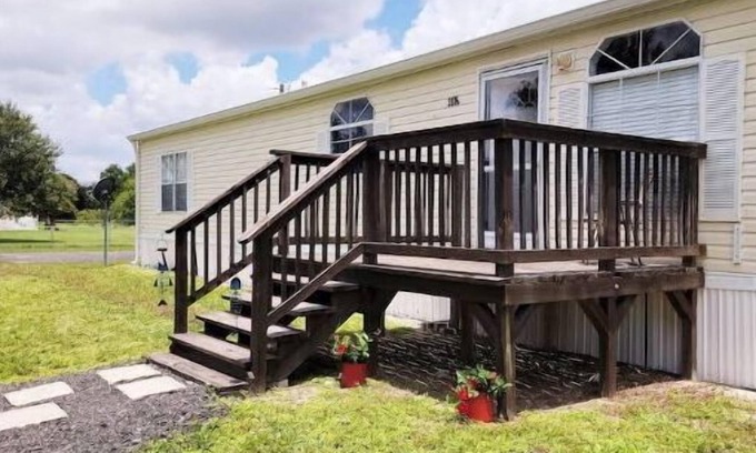 Clewiston House | Unforgettable Mo's Lake "O" Retreat with Spa & Breakfast