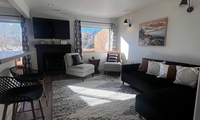 Moab South Valley Condo | Discover Moab Golf Course with Breathtaking Rim Views