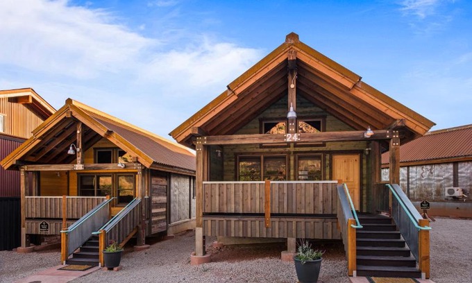 Moab Hotel | Discover Moab Springs Ranch: Poolside Paradise Awaits