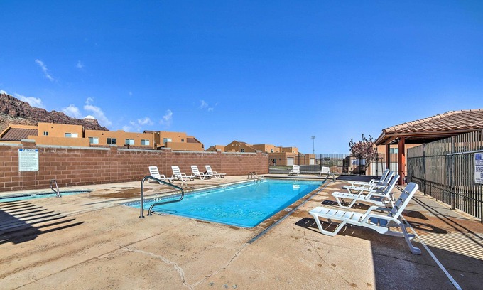 Moab South Valley Apartment | Inviting Moab Townhome with Pool - Near Arches National Park
