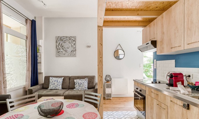 Republique - Les Ponts Apartment | Indulge at MOANA - Cozy Retreat in République District
