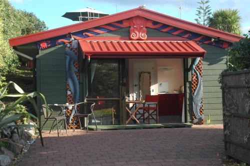 Ohope Bed & Breakfast | Idyllic Moanarua Beach Cottage with Hot Tub & Pet Friendly