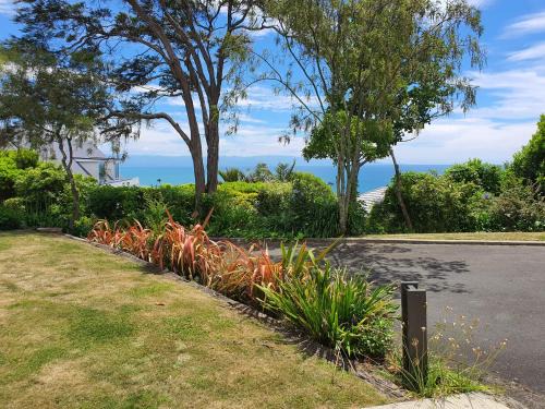 Nelson House | Family-Friendly Getaway at MoanaViews - 4-Star Experience